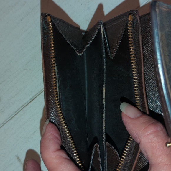 Louis Vuitton Brown Damier wallet GUC - Picture 12 of 16